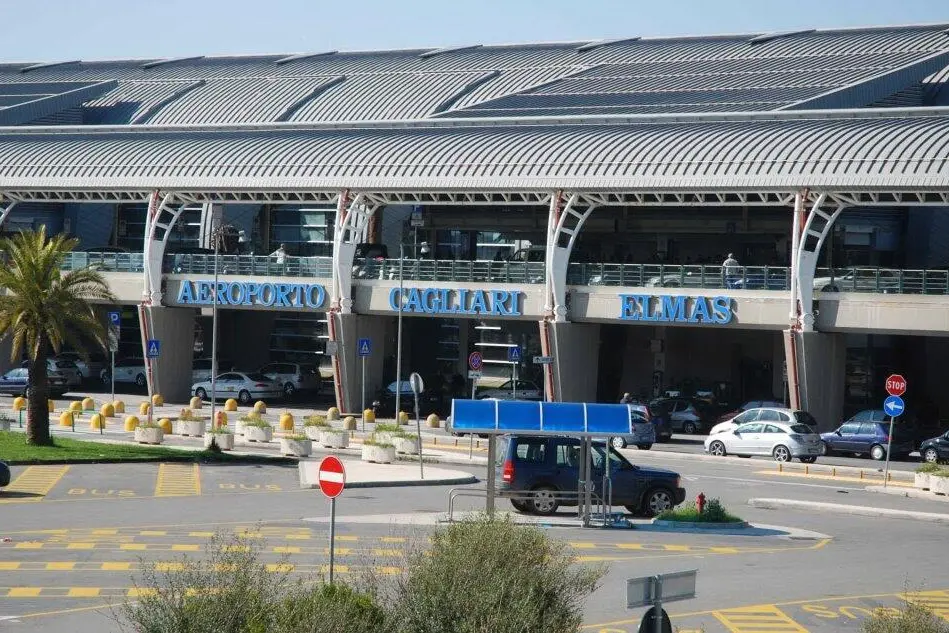L’aeroporto di Cagliari (foto Archivio)