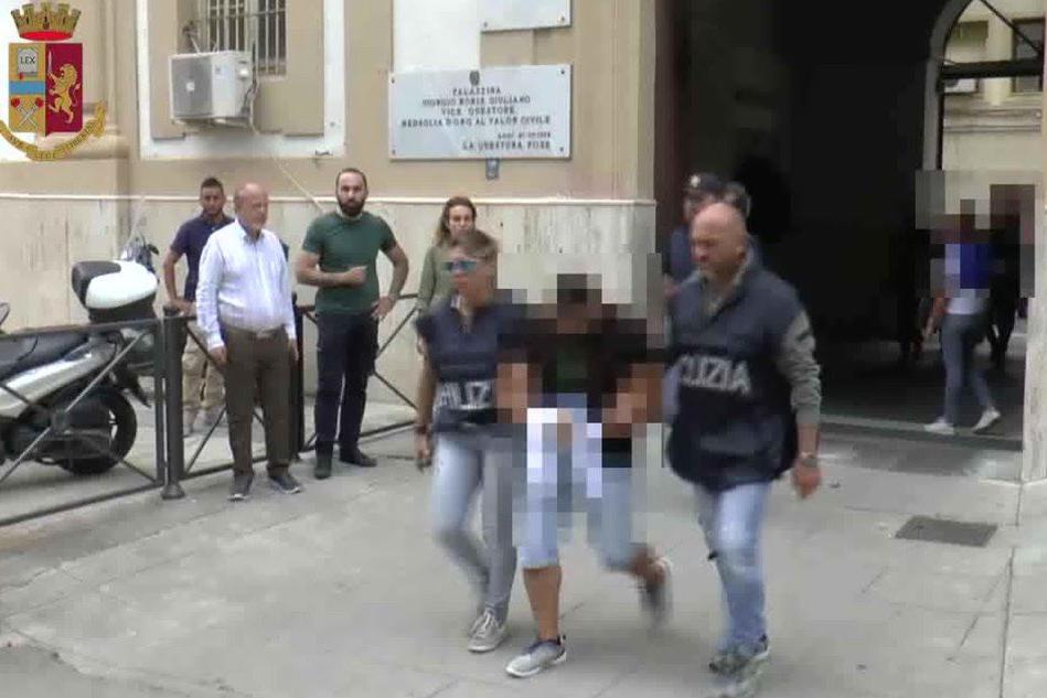 Mutilavano braccia e gambe per truffare le assicurazioni: 11 fermi a Palermo