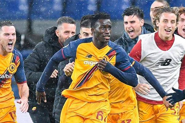 Frasi razziste al giocatore della Roma durante la partita col Cagliari, tifoso nei guai