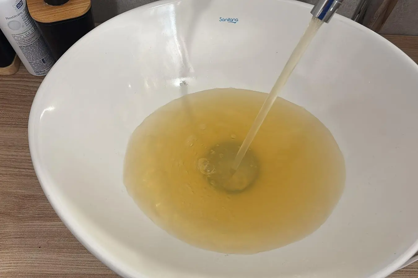 L'acqua gialla (foto concessa)