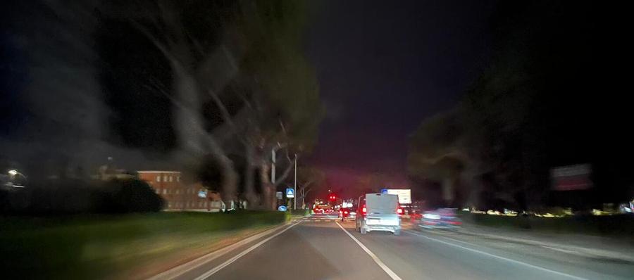 Lampioni nuovamente spenti in viale Colombo, aumentano i pericoli per automobilisti e pedoni