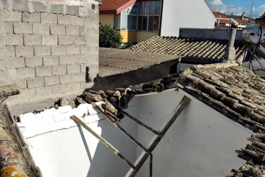 Il tetto crollato (Foto Serreli)