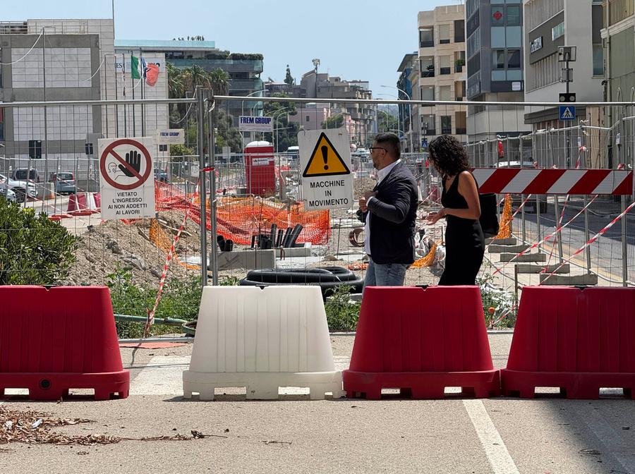 Quartiere senz’acqua dopo i lavori sui binari