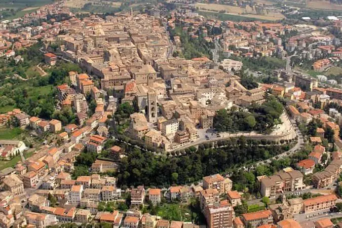 Una vista dall'alto della cittadina di Osimo