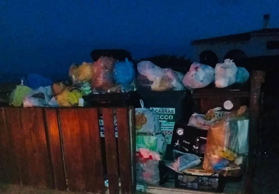 Sinis, caos rifiuti nelle spiagge