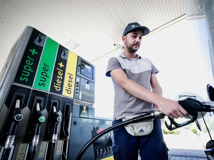 Carburanti, la stangata: fare il pieno in Sardegna costa il 25% in più di un anno fa