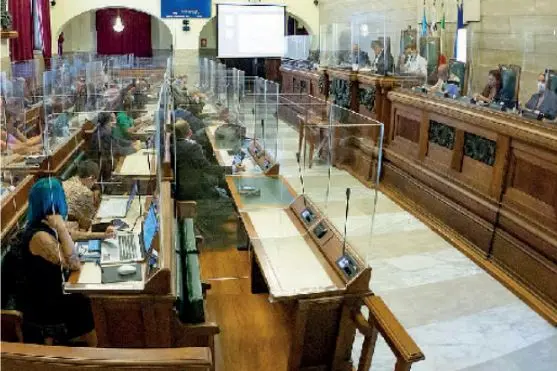 Una seduta del Consiglio comunale (foto L'Unione Sarda)