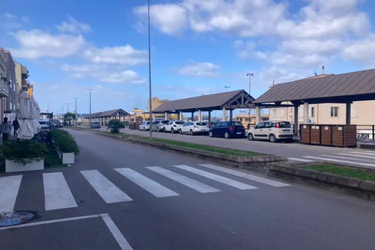 Via Mare, fronte porto a Porto Torres (foto Pala)