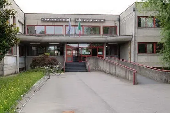 La scuola media di Terno d'Isola (foto Google Maps)