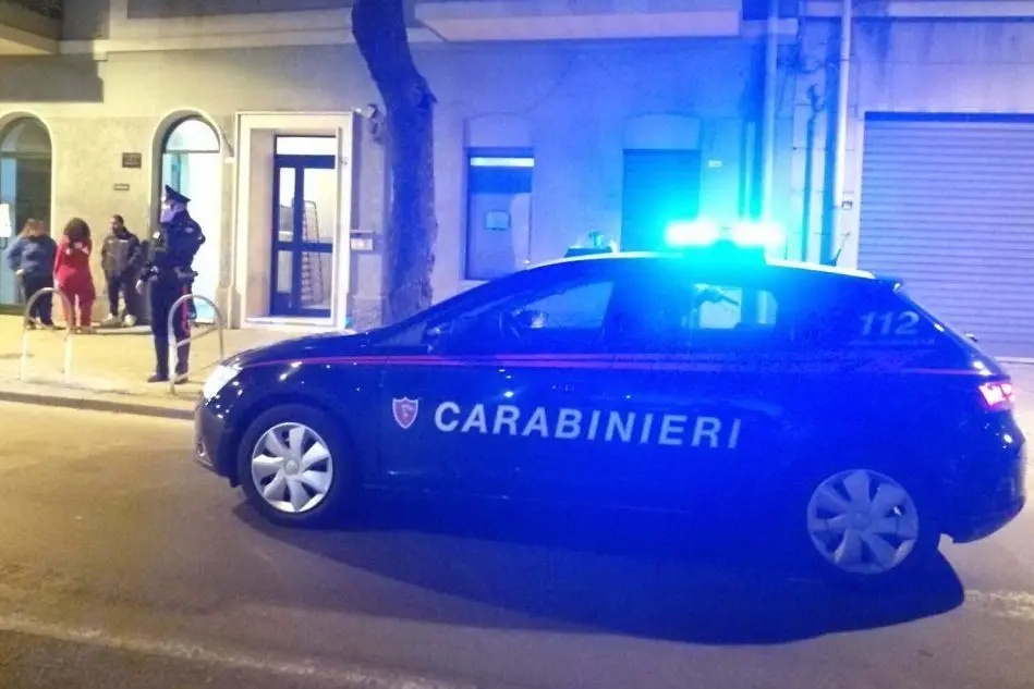I carabinieri sul posto (foto Giuseppe Ungari)