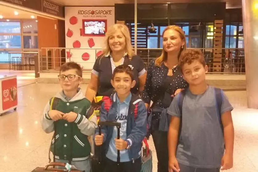 I tre scolaretti con le insegnanti