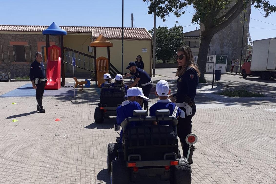 Educazione stradale, i più piccoli a lezione dalla Polizia locale a Sassari