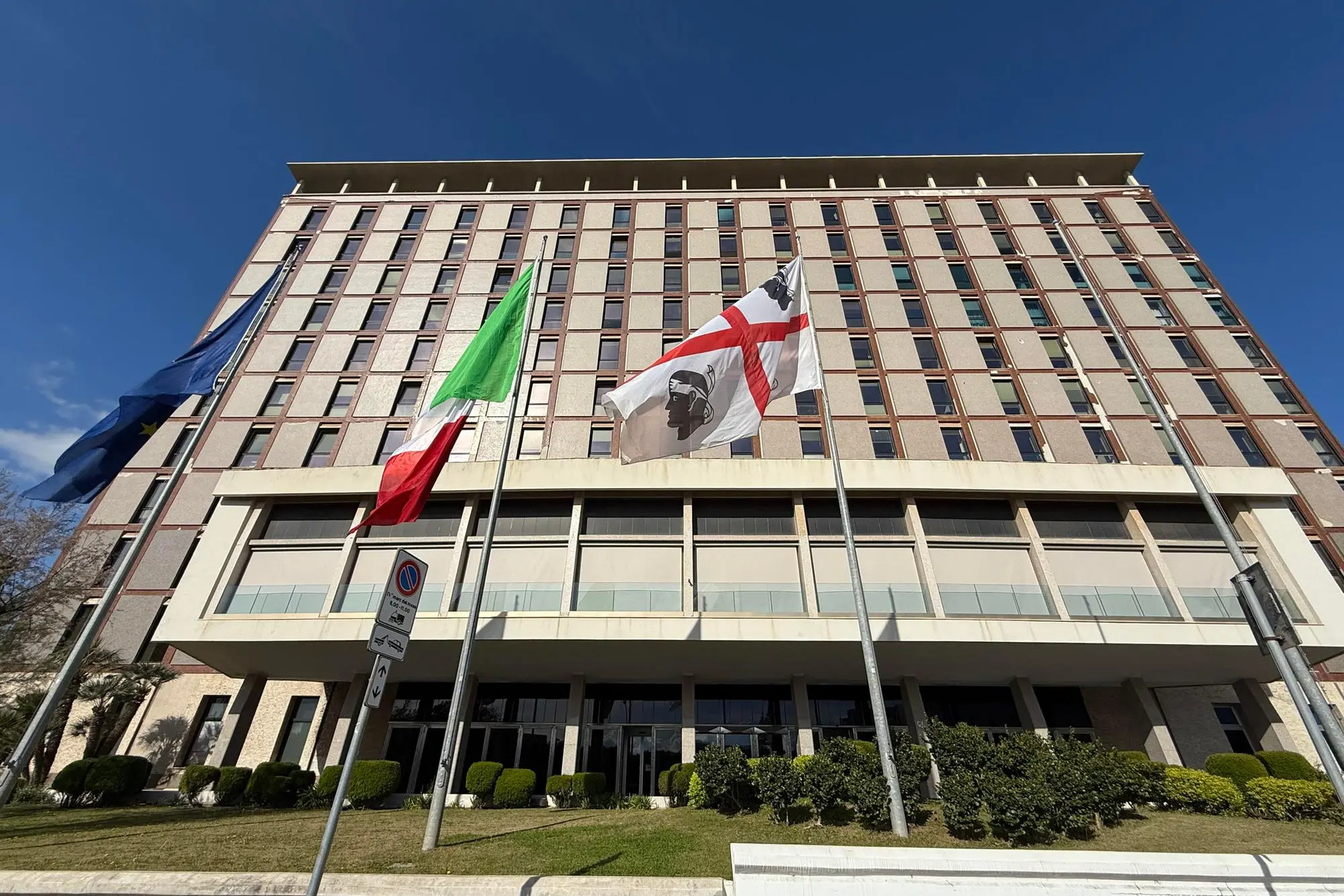 Il palazzo della Regione (L'Unione Sarda)