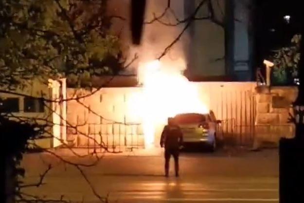 Auto si schianta contro l’ambasciata russa di Bucarest: morto il conducente