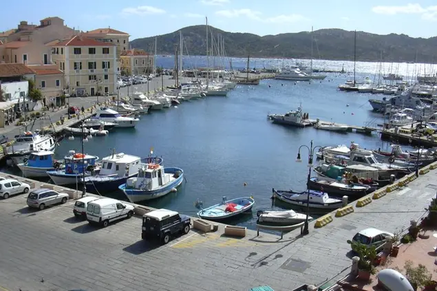 La Maddalena. Panoramica dall'alto su Cala Gavetta (Foto Ronchi)
