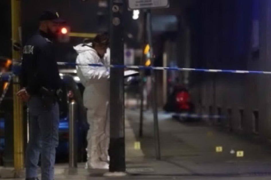 Milano, lite in strada a coltellate: due feriti