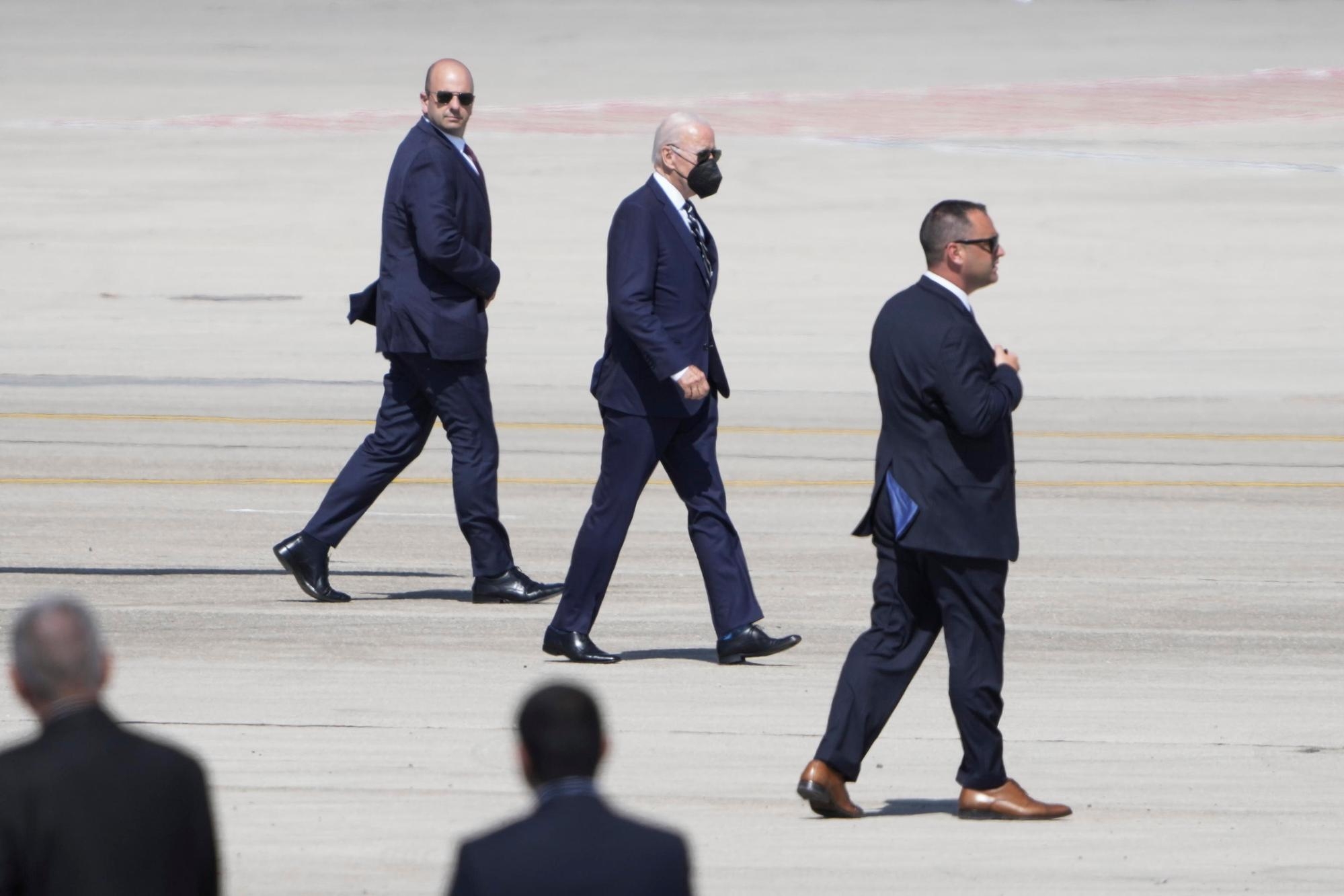 epa10072575 U.S. President Joe Biden wearing a face mask walks towards the Air Force One as he departs from Israel to Saudi Arabia from Ben Gurion airport in Lod near Tel Aviv, Israel, 15 July 2022. US president is to fly to Saudi Arabia after an official visit to Israel and the Palestinian Authority, as part of his Middle East trip. EPA/ARIEL SCHALIT / POOL