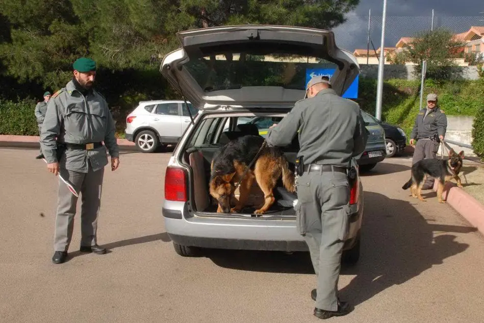 Controlli della Guardia di Finanza a Olbia (L'Unione Sarda - Satta)