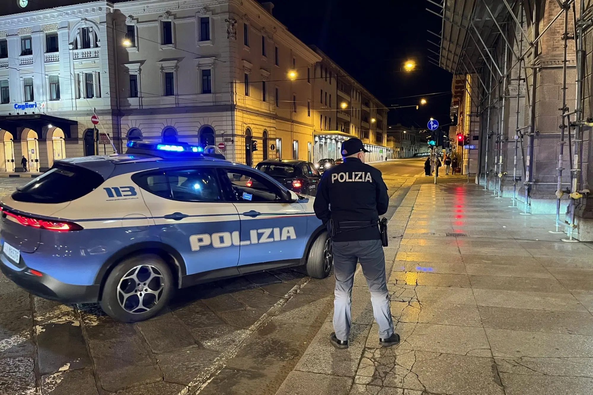 Polizia in piazza matteotti (Unione Sarda)