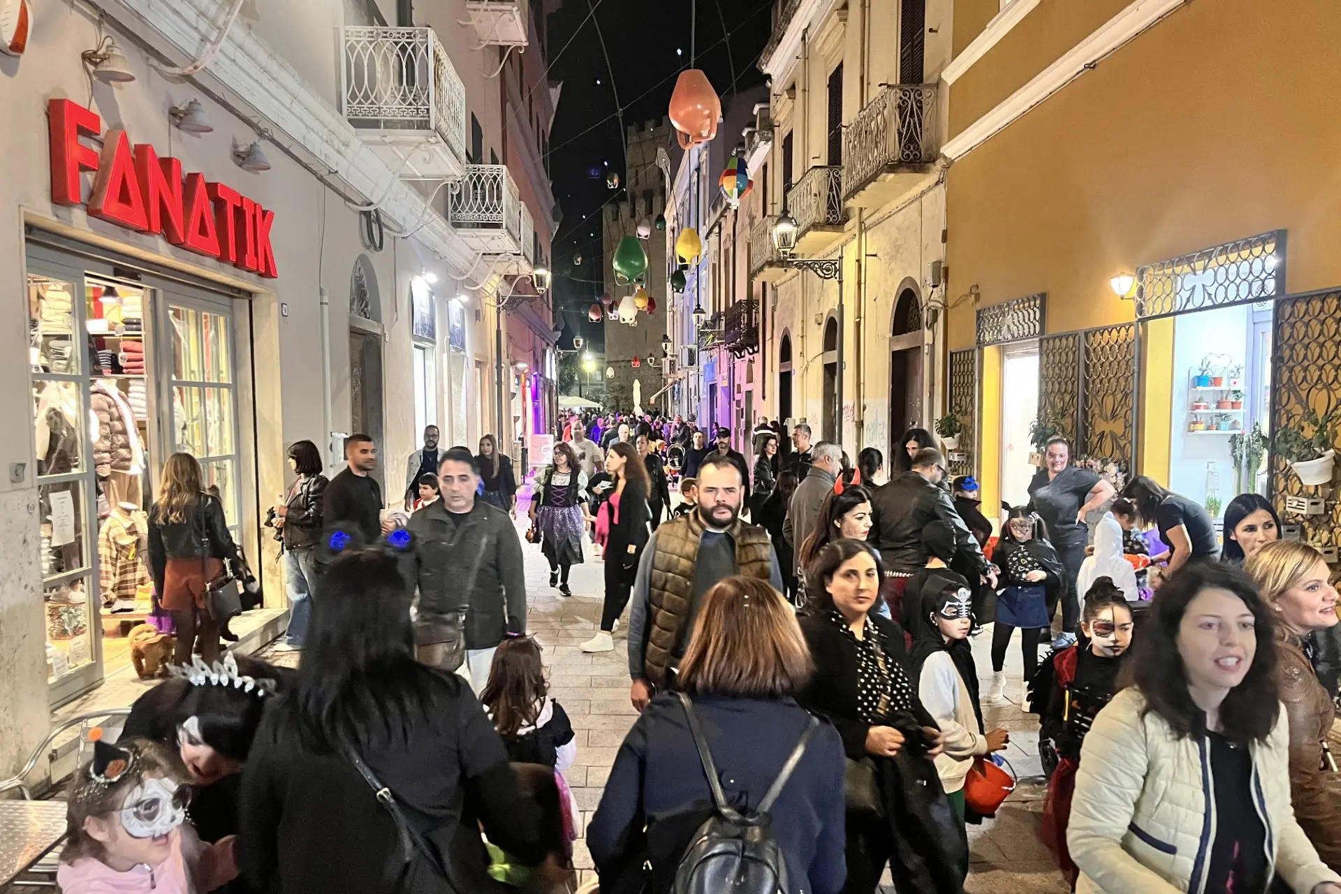 Corso Umberto durante l'evento di Halloween, organizzato il 31 ottobre