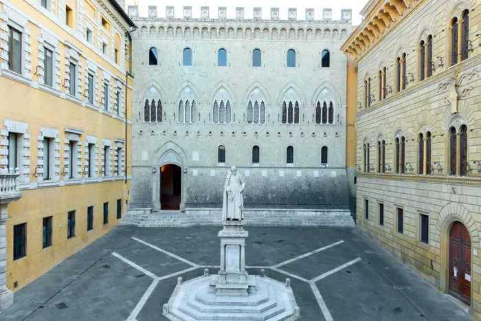 Palazzo Salimbeni, sede di Monte dei Paschi di Siena (Ansa)