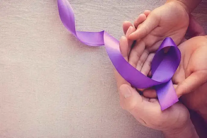 Il fiocco viola, simbolo della malattia (foto da Google)