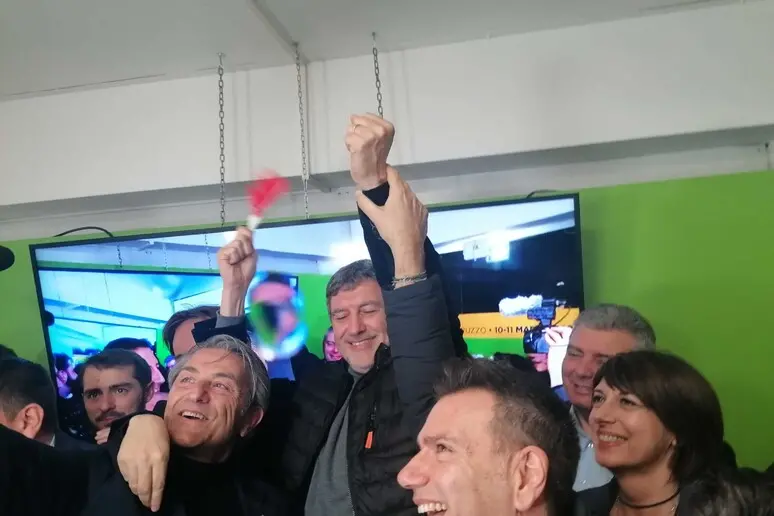 Marco Marsilio (centrodestra) vince le elezioni in Abruzzo (foto Ansa)