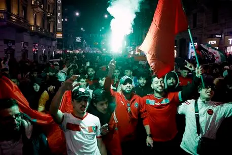 I festeggiamenti dei tifosi marocchini (Ansa)