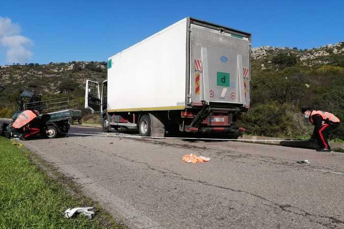 Gonnosfanadiga: scontro frontale tra un camion e un autocarro, grave un 53enne