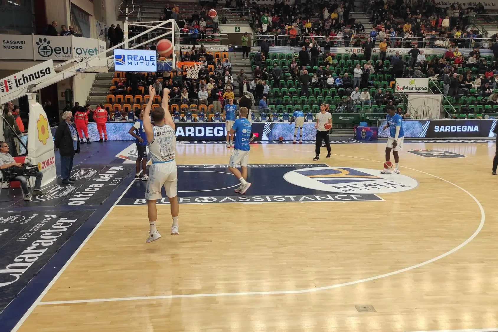 La Dinamo apre il nuovo anno al PalaSerradimigni contro Brescia (foto G. Marras)