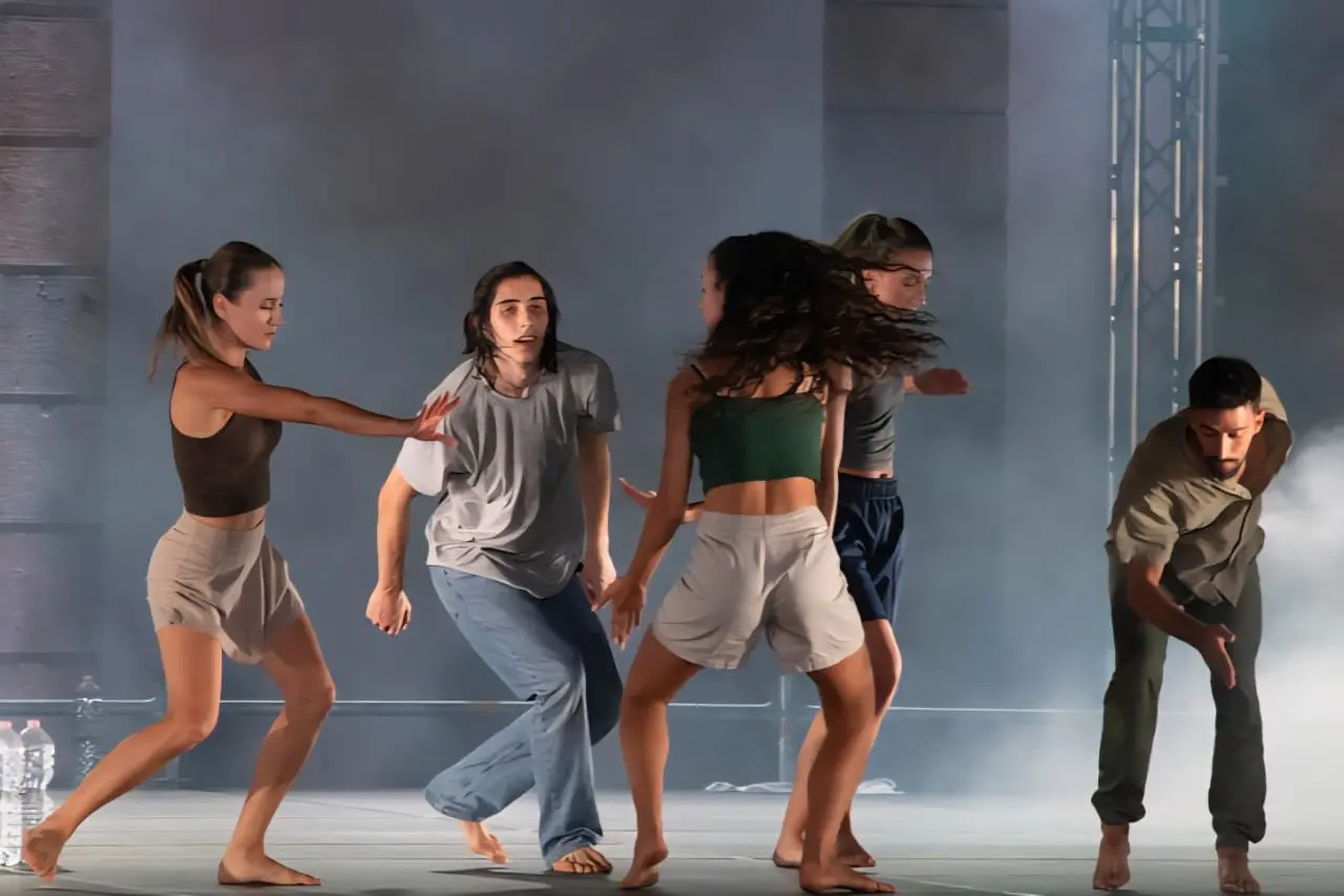 Una coreografia di "Insufficient"