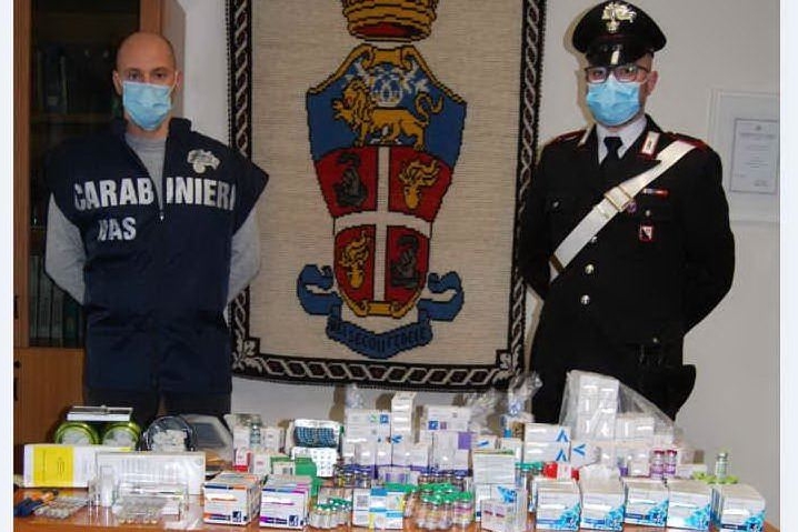 I farmaci sequestrati (Foto Carabinieri)