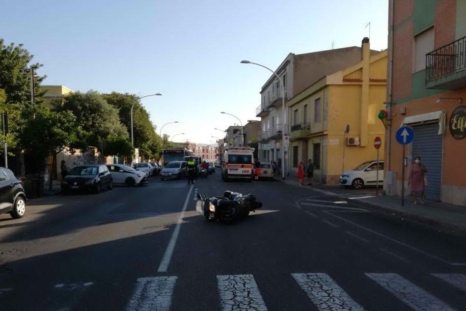 Pirri, auto contro scooter: 46enne resta ferito