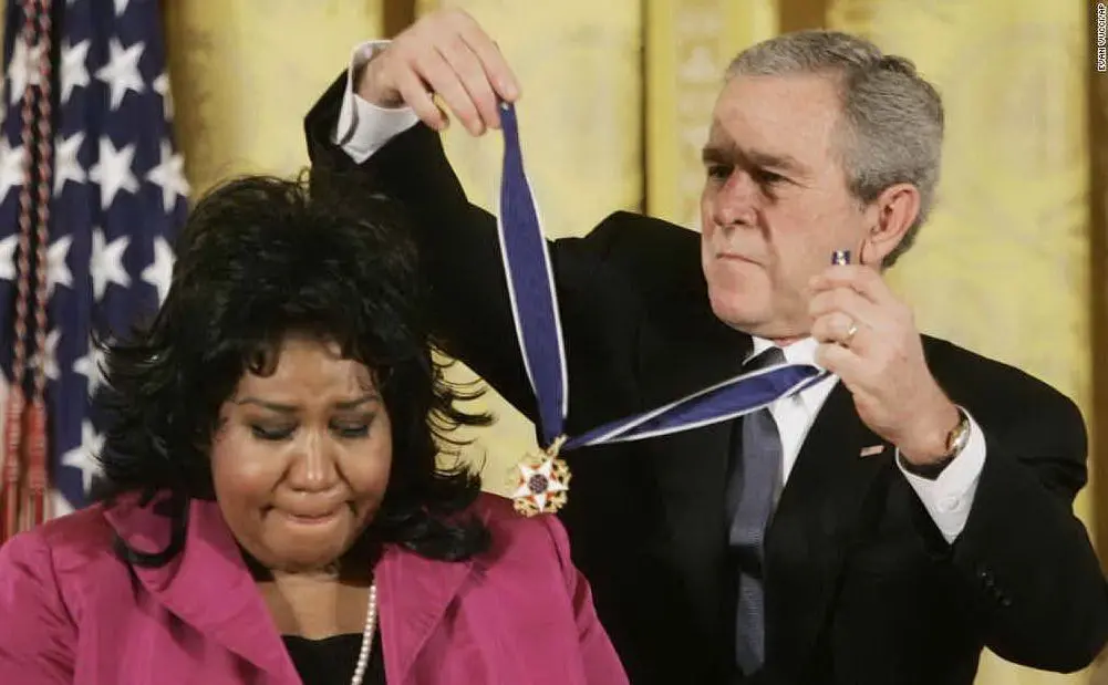 Ha ricevuto la Medal of Freedom dal presidente George W. Bush