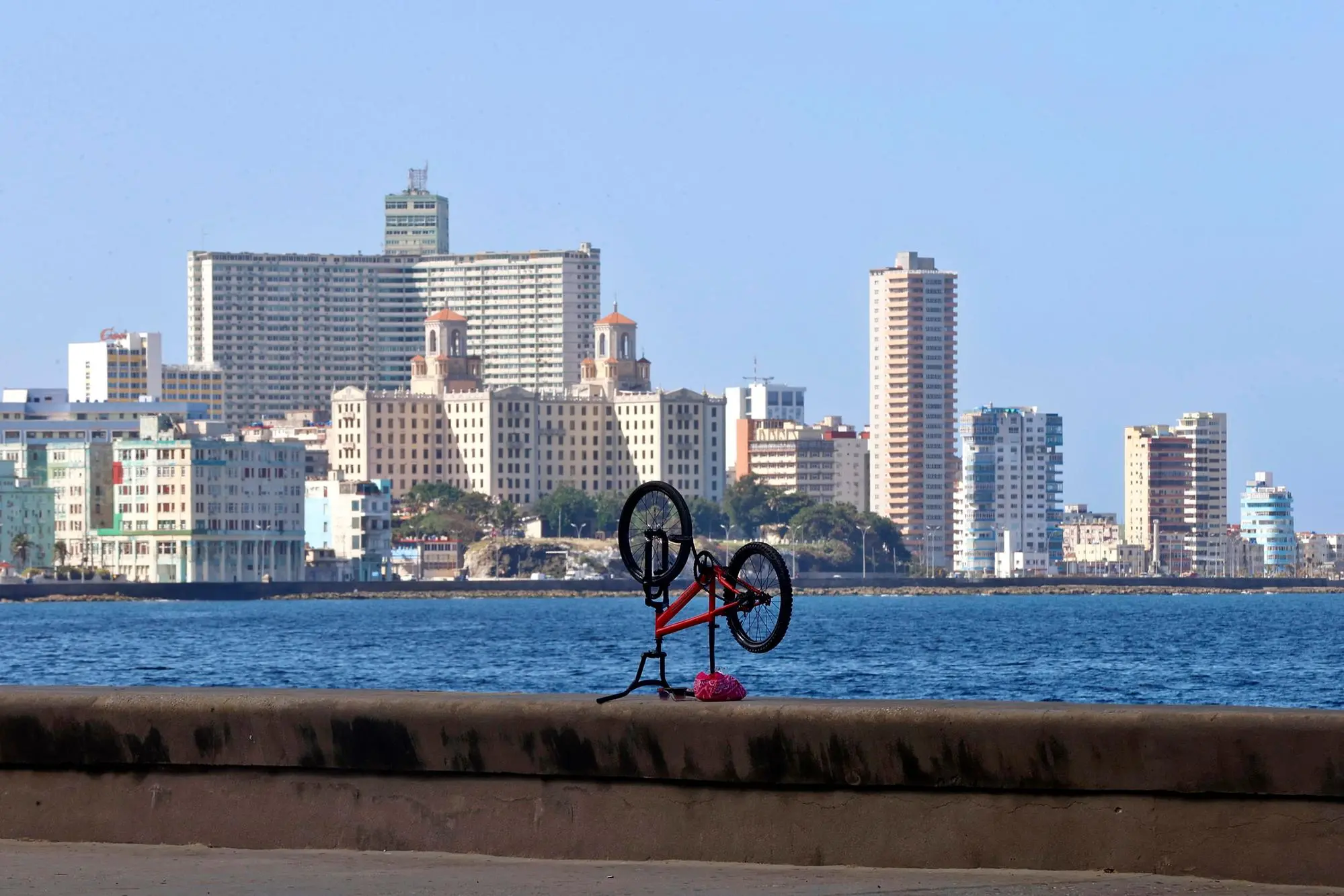 Daily life along Havana's coast