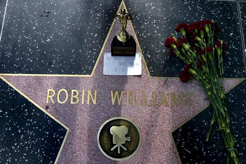 Flowers, an Oscar souvenir and a note reading 'We Miss You RIP' is placed on the Hollywood Walk of Fame star for US actor Robin Williams in Hollywood, California, USA, 11 August 2014. The Oscar winning actor Williams who starred in such films as Mrs. Doubtfire and Good Morning Vietnam died of an apparent suicide in his Tiberon home north of San Francisco,  California, USA, 11 August 2014.  ANSA/MICHAEL NELSON