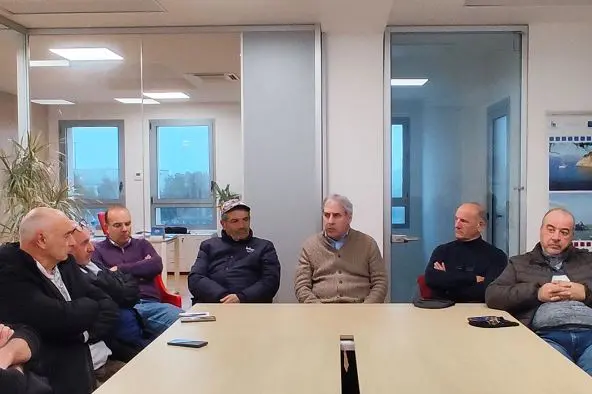 Il primo tavolo di confronto tra pescatori al Parco Asinara (foto concessa)