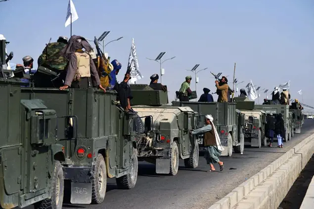 Talebani a Kabul (Ansa)