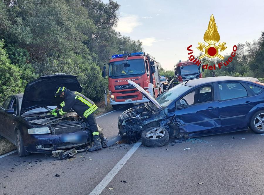 Incidente sulla 125 a Olbia, tre mezzi coinvolti e un ferito incastrato tra le lamiere: interviene l’elisoccorso