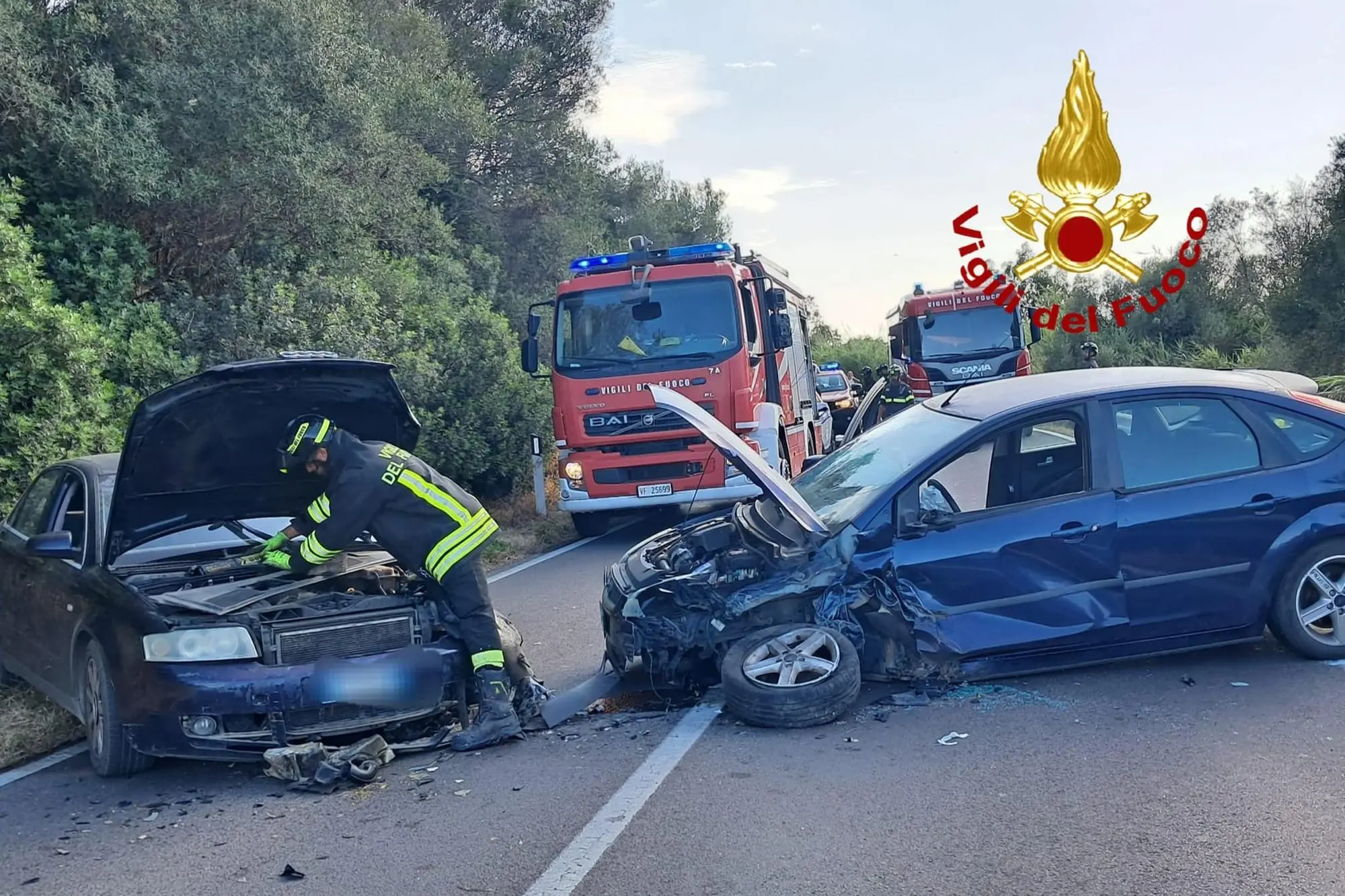 L'incidente sulla 125 a Olbia (foto vigili del fuoco)