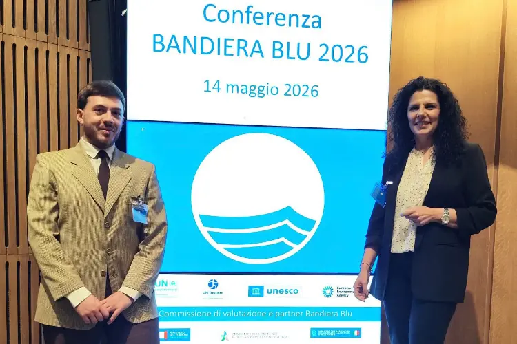 La sindaca di Castelsardo riceve il premio (foto concessa)