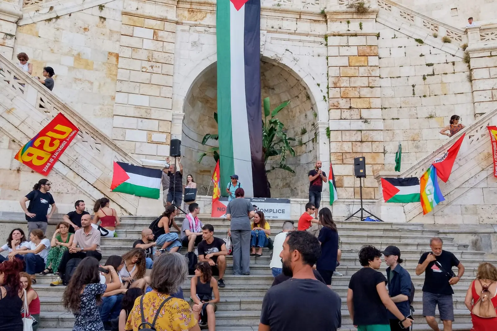 Il sit-in al Bastione per la Palestina (foto Melis)
