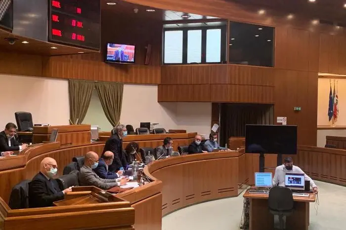 Consiglio regionale Sardegna, Giunta con la mascherina in Aula