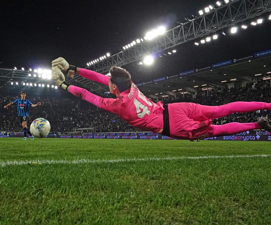 Motta gela l’Atalanta, la Lazio in finale