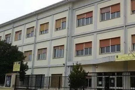 La facciata dell'istituto Satta (foto da sito web ufficiale)