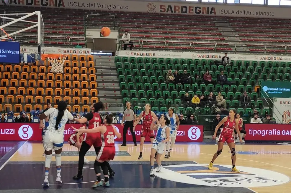 Un'azione di Carangelo della Dinamo Women (foto G. Marras)