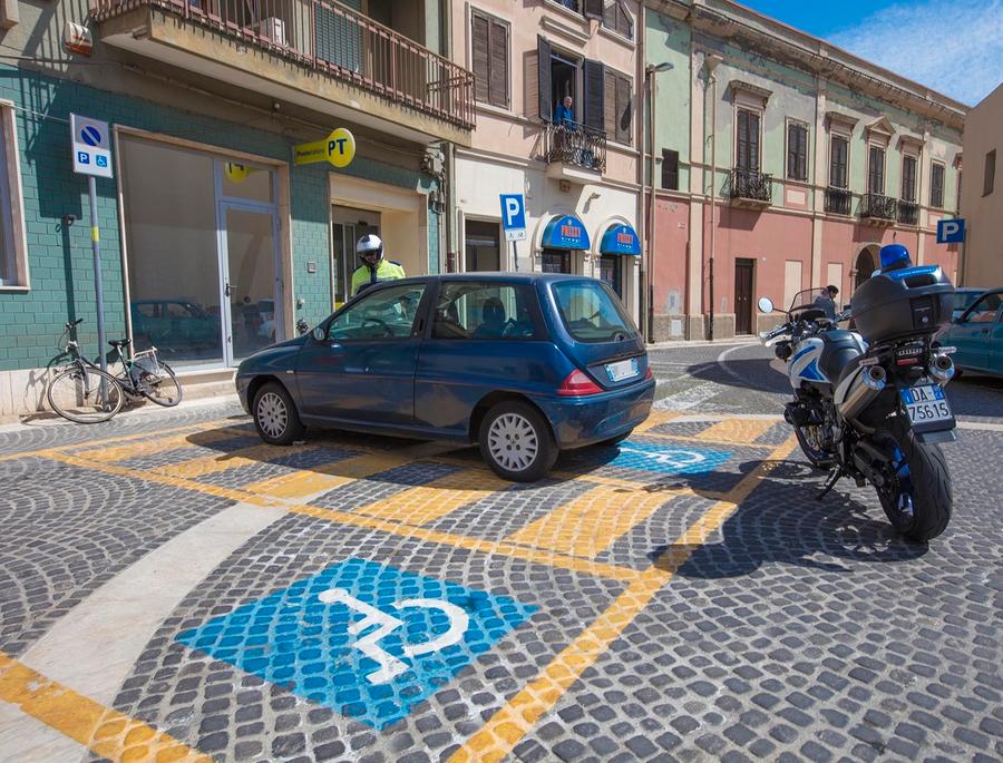 Strade a misura di disabili: ok al piano