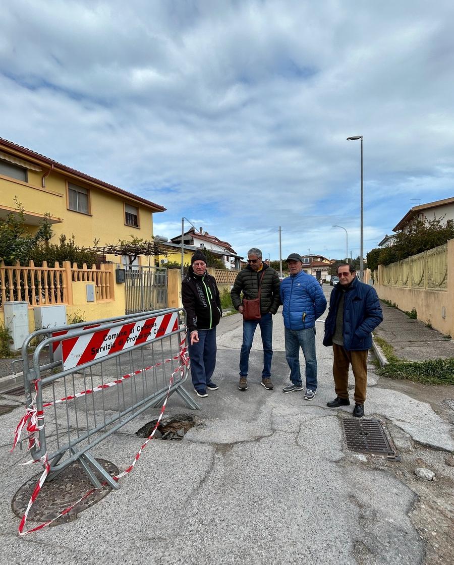 Protestano i residenti di Is Meis: «Il rione è in abbandono»