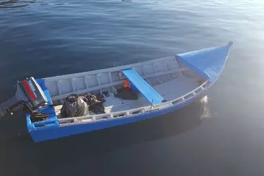 Un barchino usato dai migranti