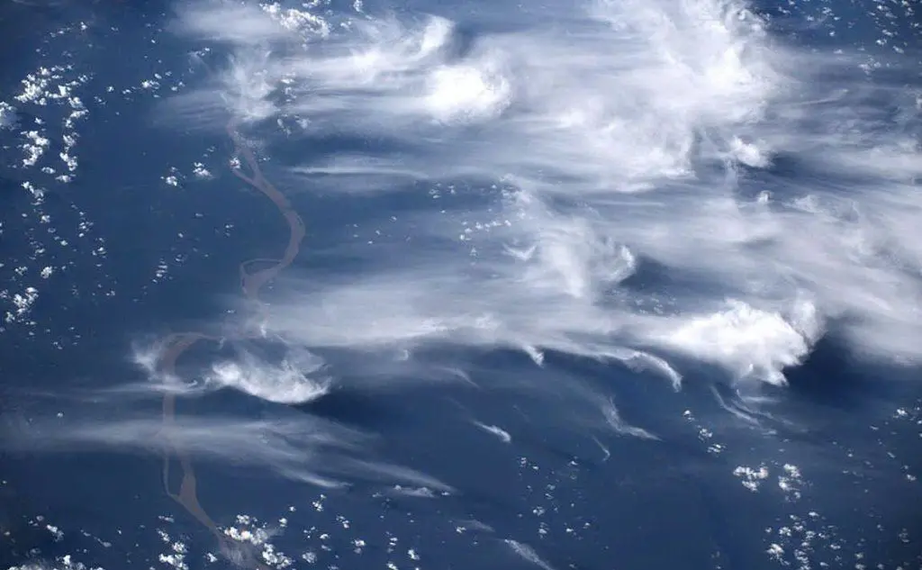 La densa nube di fumo sopra l'Amazzonia, immortalata da Luca Parmitano